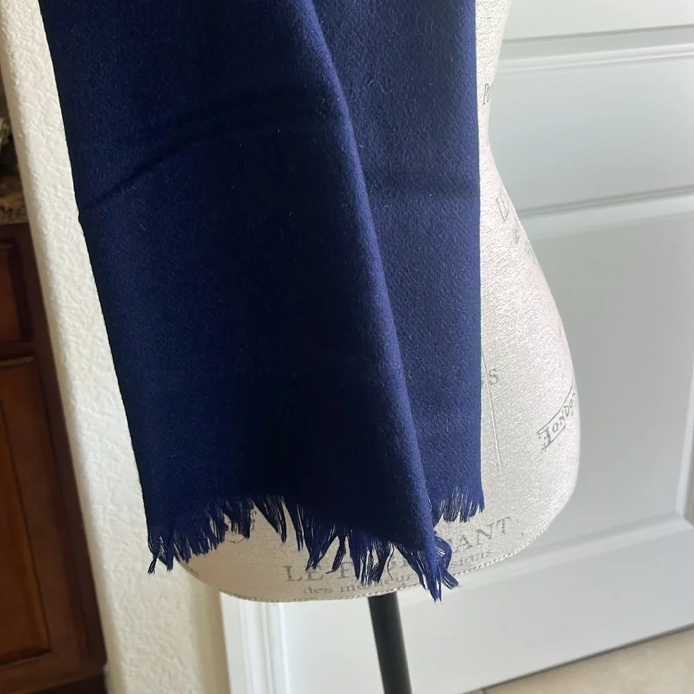 EUC vintage James Pringle of Scotland, cashmere, navy blue fringe scarf